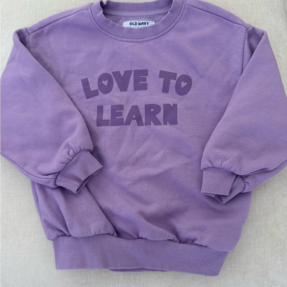Old Navy Lavender Kids Sweatshirt with "Love to Learn" Graphic